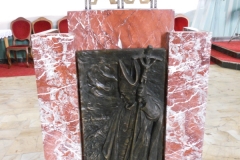 Ambona z płaskorzeźbą św. Jana Pawła II